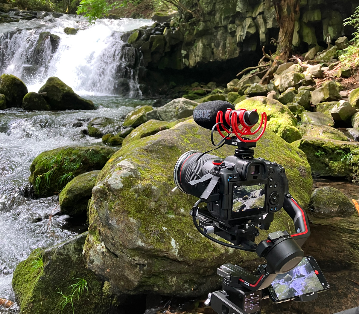 蓼科大滝を撮影している風景